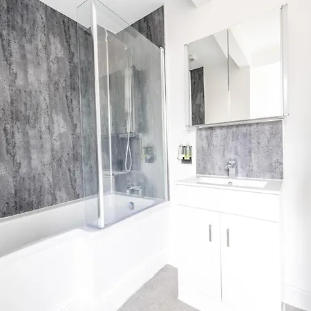 Modern Spitfire With Free Parking By Prescott * Bristol