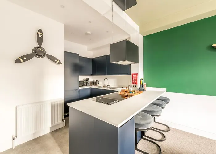 Modern Spitfire With Free Parking By Prescott * Bristol