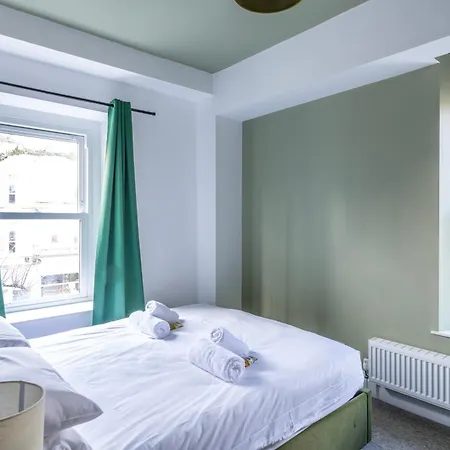 Modern Spitfire With Free Parking By Prescott Apartman *