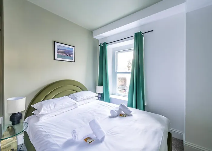 Modern Spitfire With Free Parking By Prescott Apartman