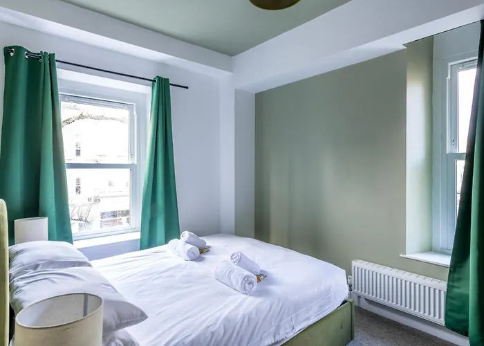 Modern Spitfire With Free Parking By Prescott Apartman *